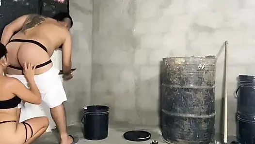 Tiojack duvarı sıvazlıyor ve ben onun götünü emmek istedim
