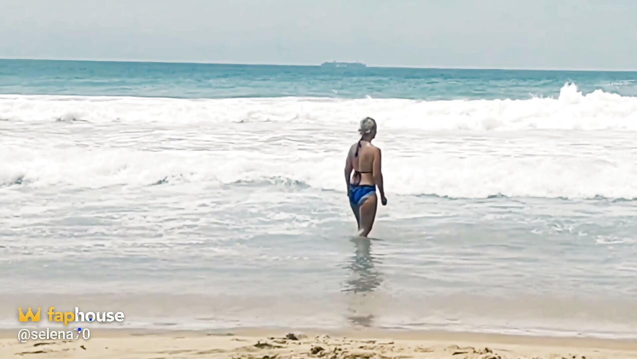 Femme Blonde Mature Aime Faire L’amour En Plein Air