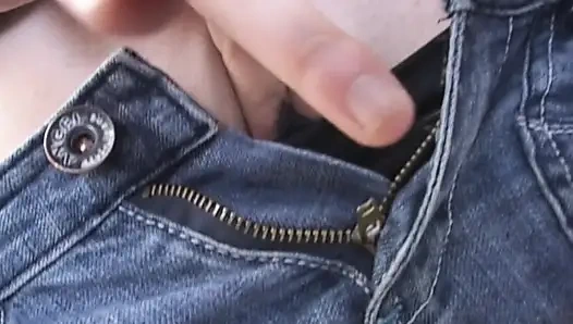 Unschuldiger teenie findet heraus, wie ihre schlampe stiefmutter mit einem fremden fickt