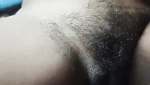 Apni bhabhi ko maine chut phailakar chut me ungli kiya