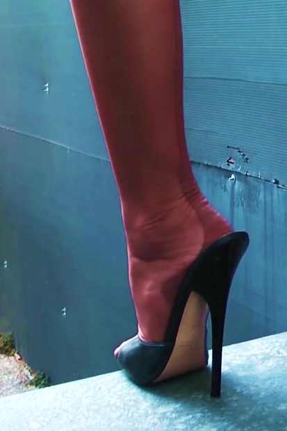 Stiletto Mules Znojne Najlonke JOI Stopala