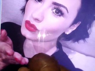 Sperma eerbetoon Demi Lovato
