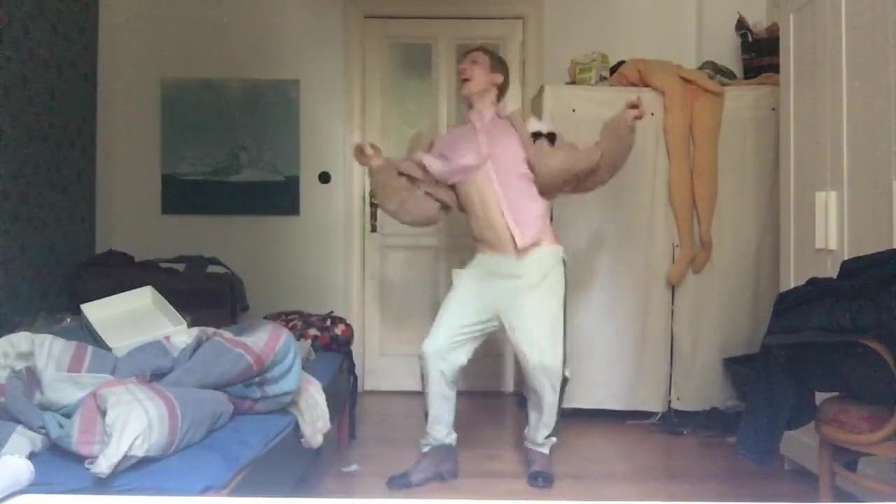 TWINK IS ALWAYS HUNGRY FOR RAW COCK