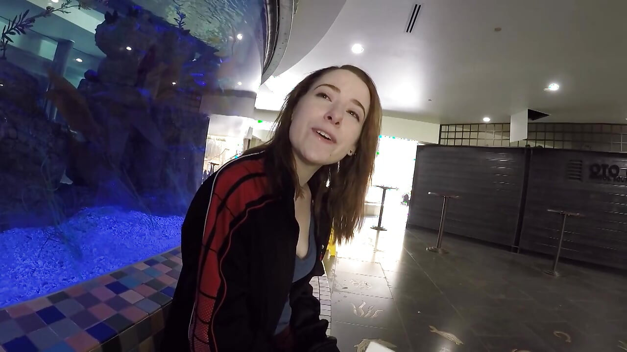 أليس مارشيزي تحصل على وجه ضخم بعد سخيف عشيق في عربة سكة حديد