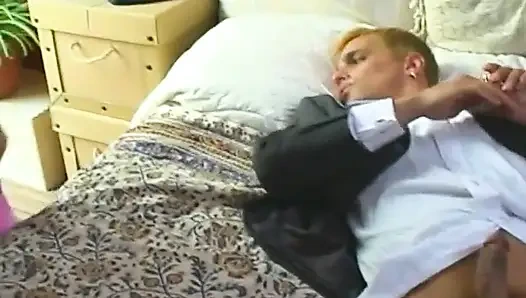 Faust, tief gedehnte blonde muschi klaffend weit offen