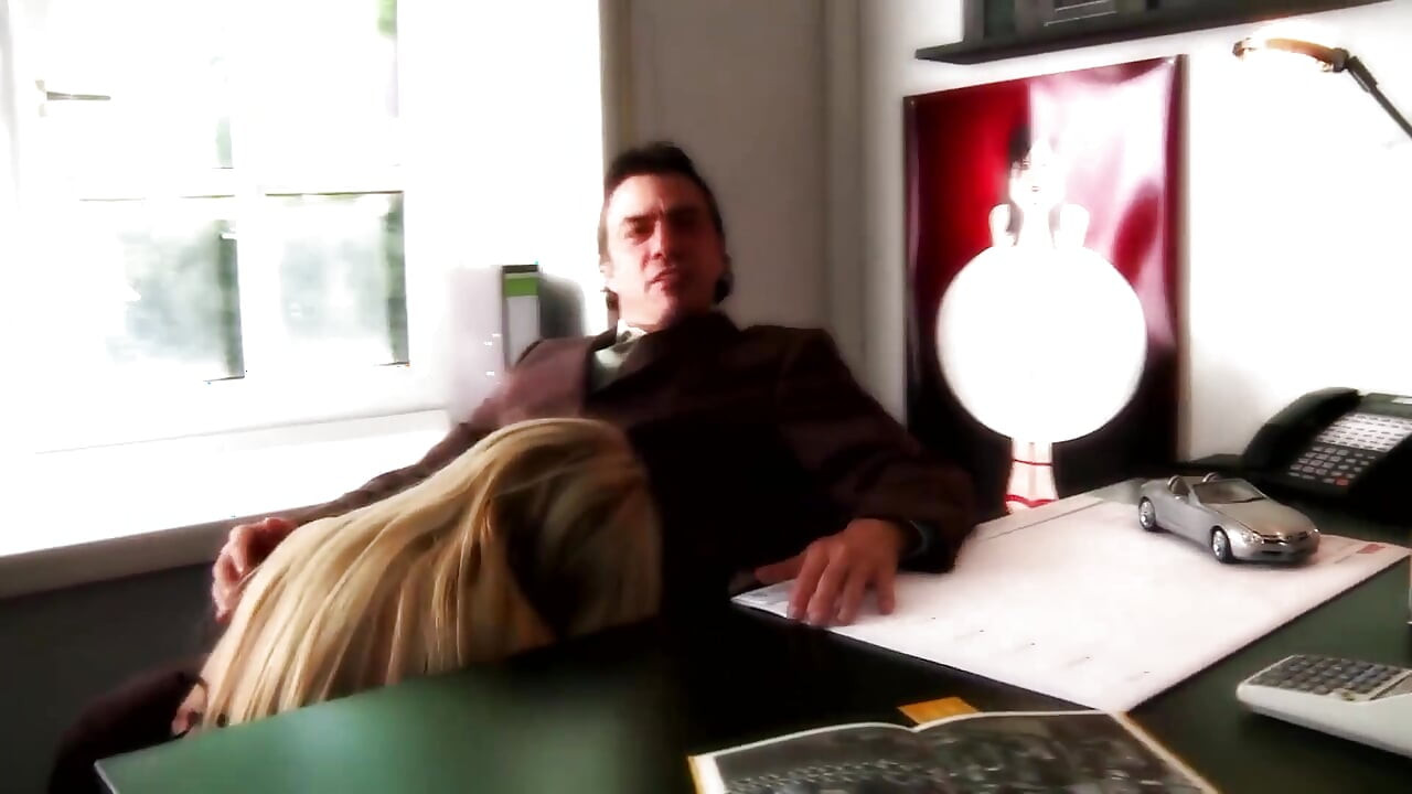 Vintage Teen saje 2 muže se z análního zadku do pusy