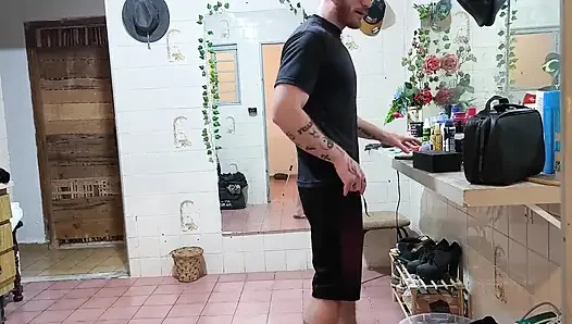 Göğsünüzü tıraş etmek ve tıraş etmek