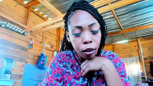 Üvey oğul porno izlerken yakalandı ve üvey anne ona götünü sıvazlatıyor.