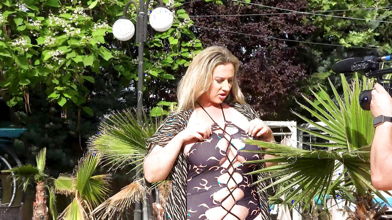 Casting in the Pool Chubby Big Tits, Ass but Fucking
