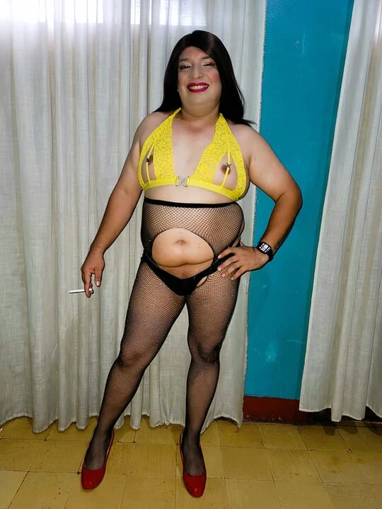 Crossdresser mũm mĩm bị hai dương vật giả lớn đụ
