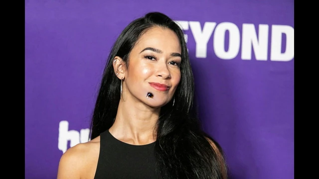 AJ Lee's permanent chin mole appreciation video