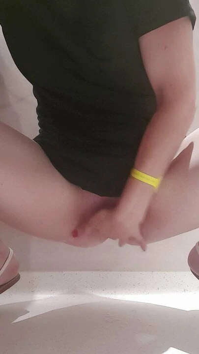 Sur ordre de maitre Titours je me caresse a l'hopital