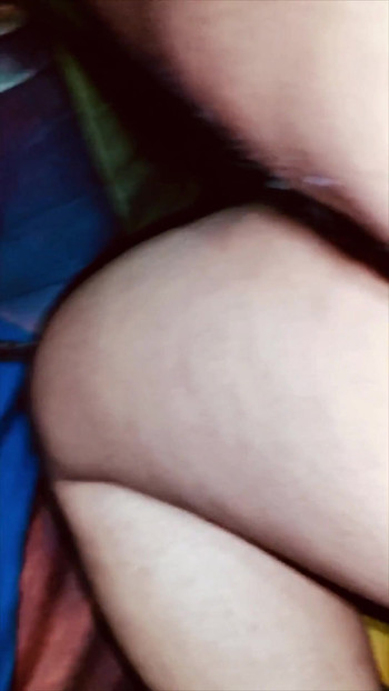 पति पत्नी रोमांटिक पल साझा करती है 2 | क्लिप 2