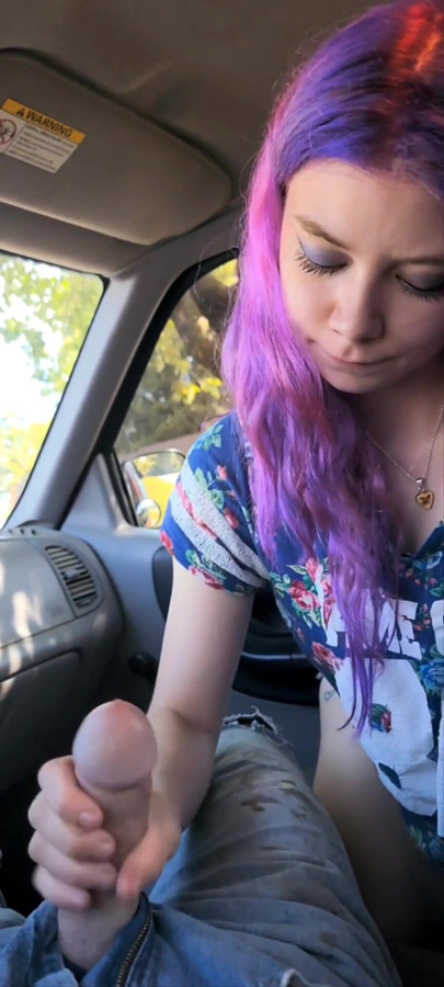 Lila behaarter alter teenager verehrt dicken schwanz und bekommt sperma | Clip 1