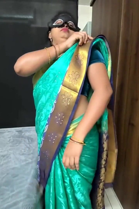 Telugu Desi Wife Strip and Doing Best Blowjob Job in Video Call