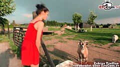 Немецкая миниатюрная юная тинка с маленькими сиськами пробует секс на улице