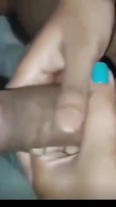 Trío De Sexo Indio Con Dos Hermosas Chicas Que Disfrutan Con La Polla Del Novio Al Mismo Tiempo