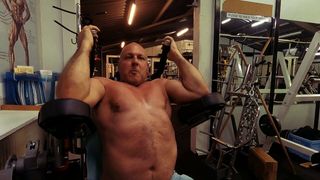 Pec bounce hairy chest Muskelbär Bär Schwul Homosexuell Bodybuilding Training coming out comingout Worship Posing
