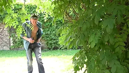 Unmöglich, dagegen zu stehen! Er hat einen harten schwanz!