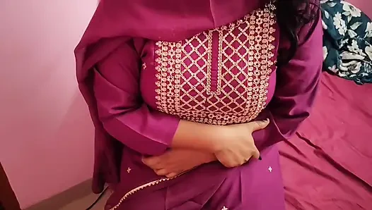 Sekretaris menawarkan memek kepada bosnya untuk menyelamatkan pantatnya dalam pekerjaan perusahaan