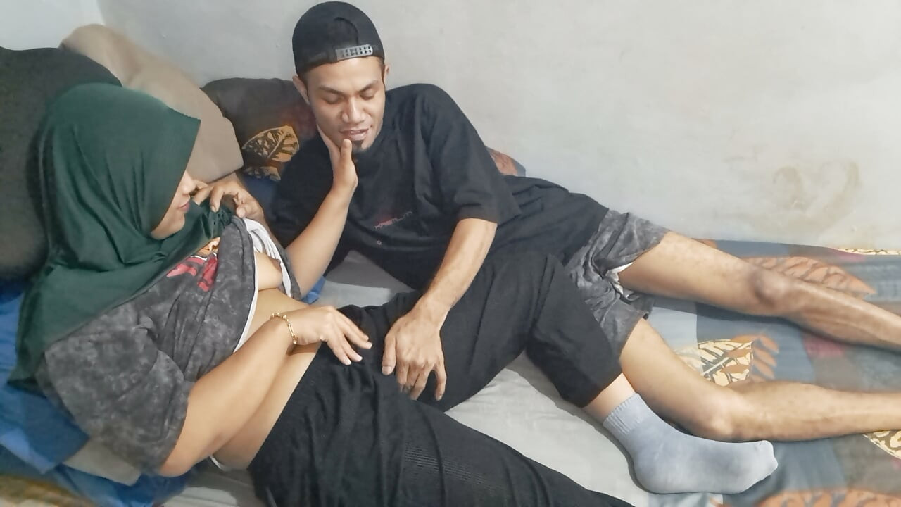 히잡 쓴 이모가 우리 집에서 하룻밤 묵었다.