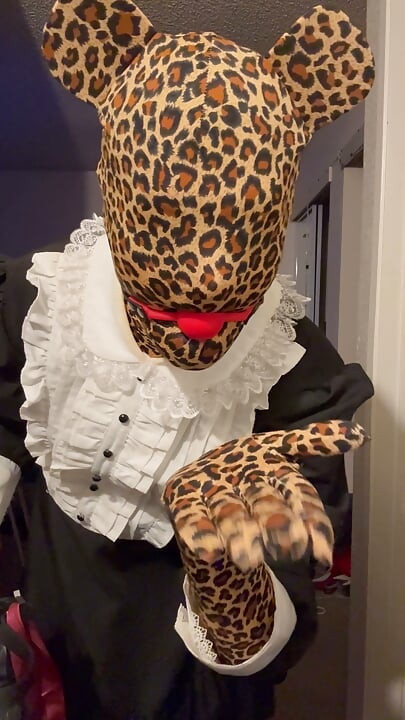 Urocza lalka Zentai Ubieranie się i zabawa