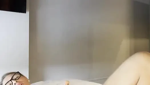 Siyah yarak oyuncağım boşalıyor