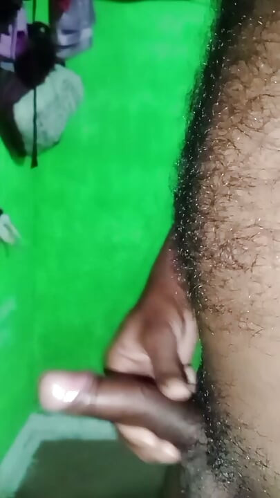 Ek Desi ladka hasthmathun karta hua apna kala lund ko hilakar maza leta huva