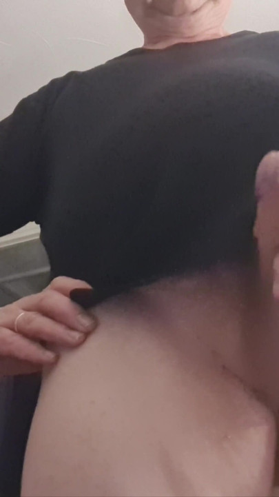 HOLDS ZA MOKROU MOKROU A ALLIE PLUS DALŠÍ DVĚ NÁLOŽE | Klipy 1