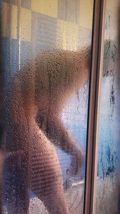 Jaw-dropping moment from "Watch me play & shave in my shower - Voyeur Time with Annika Belle"