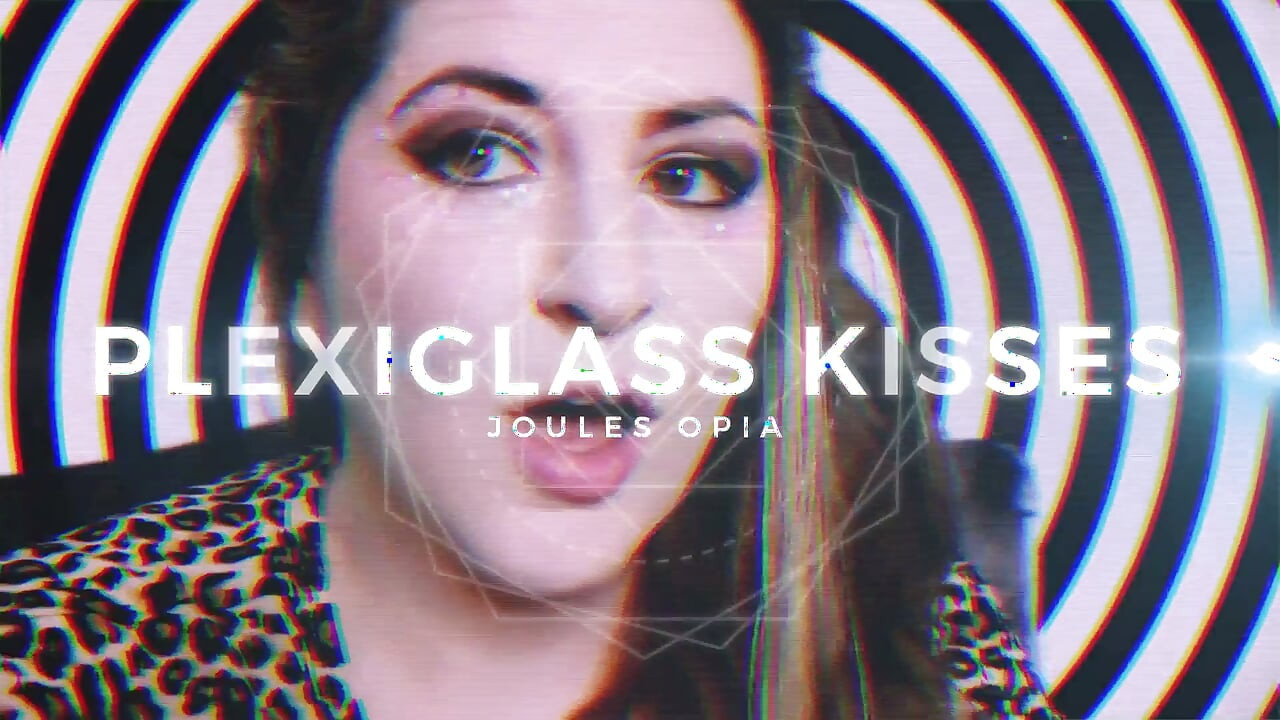 Plexiglass ciuman fetish gincu Asmr