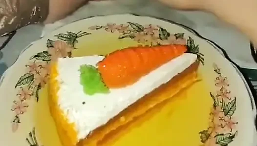 Cake in urine, a very tasty combination