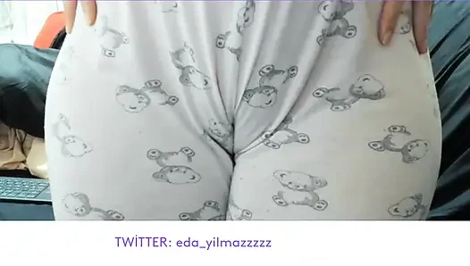 CAMELTOE - GESCHWOLLENE MUSCHI - REIBEN DER MUSCHI MIT SCHLAFANZUG