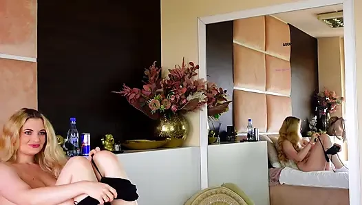 Luxa Cole Shows Her Pussy in a Sexy Solo Scene