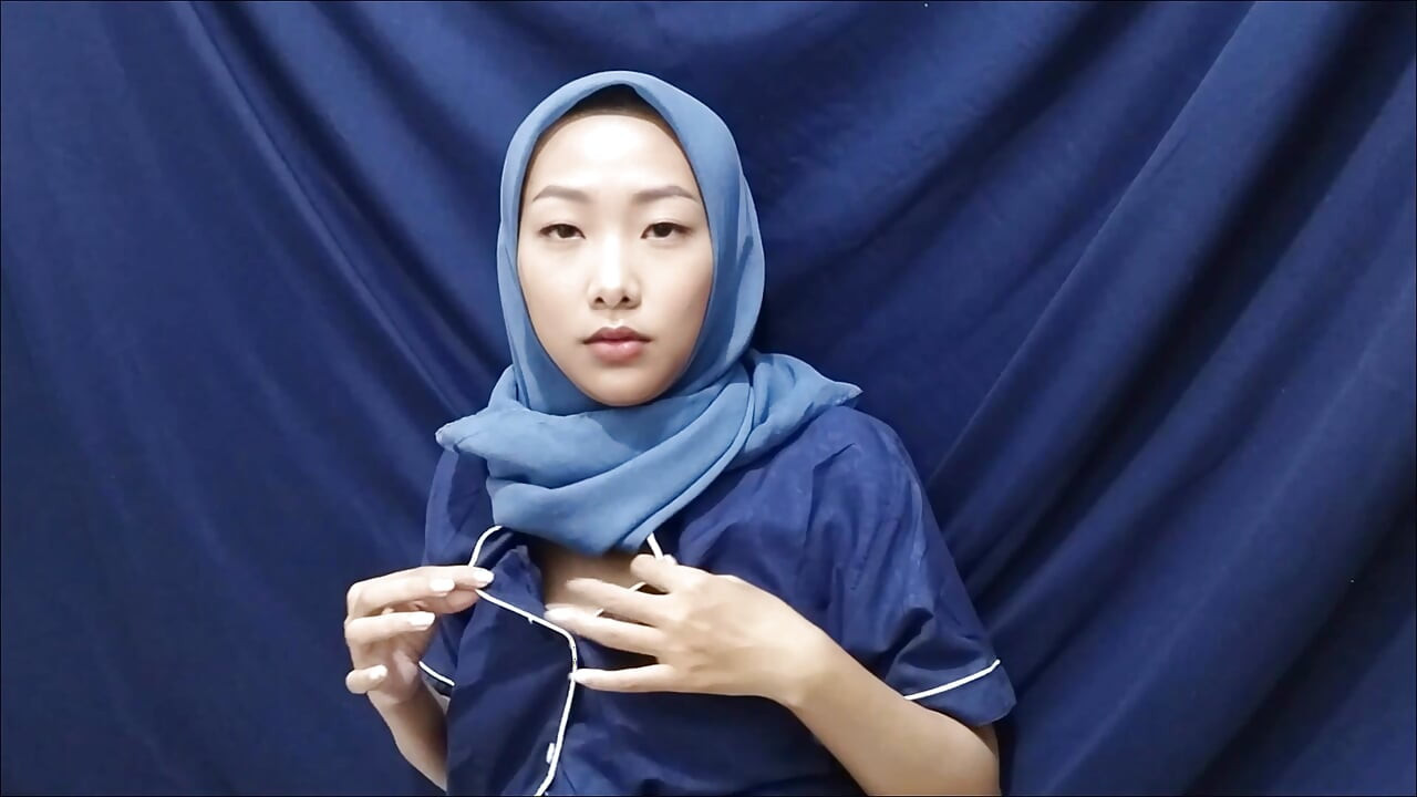 Hijab Filipina women masturbate with boyfriend