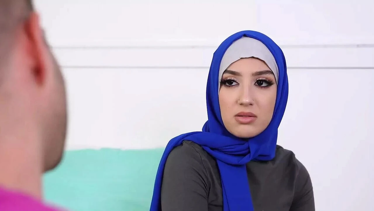Müslüman hatun violet gems Mardi Gras'ı güzel yüzüne ıslak boşalmayla kutluyor - tesettürlü seks