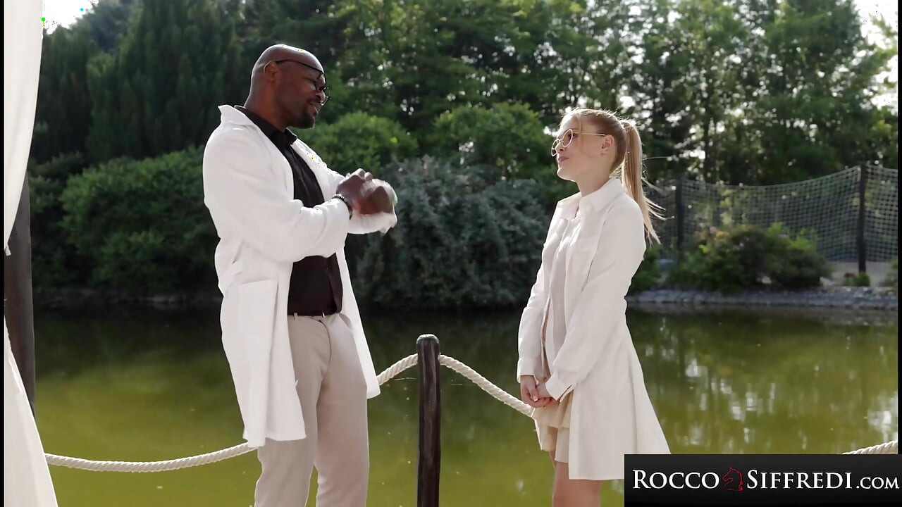 ROCCO SIFFREDI - 淘氣護士Jade J'Adore接受醫生Rock硬屌硬核處方