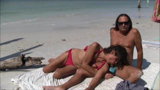 Jamie, Michelle y Christy en la playa
