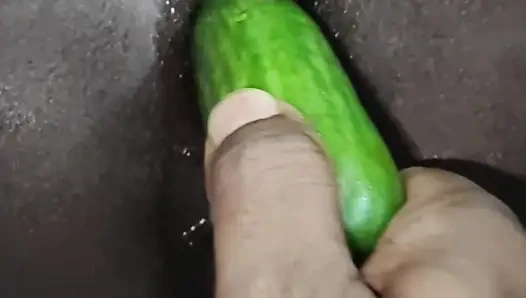 Pati ne mere chut me kheera dalakar chut ko fadkar diya