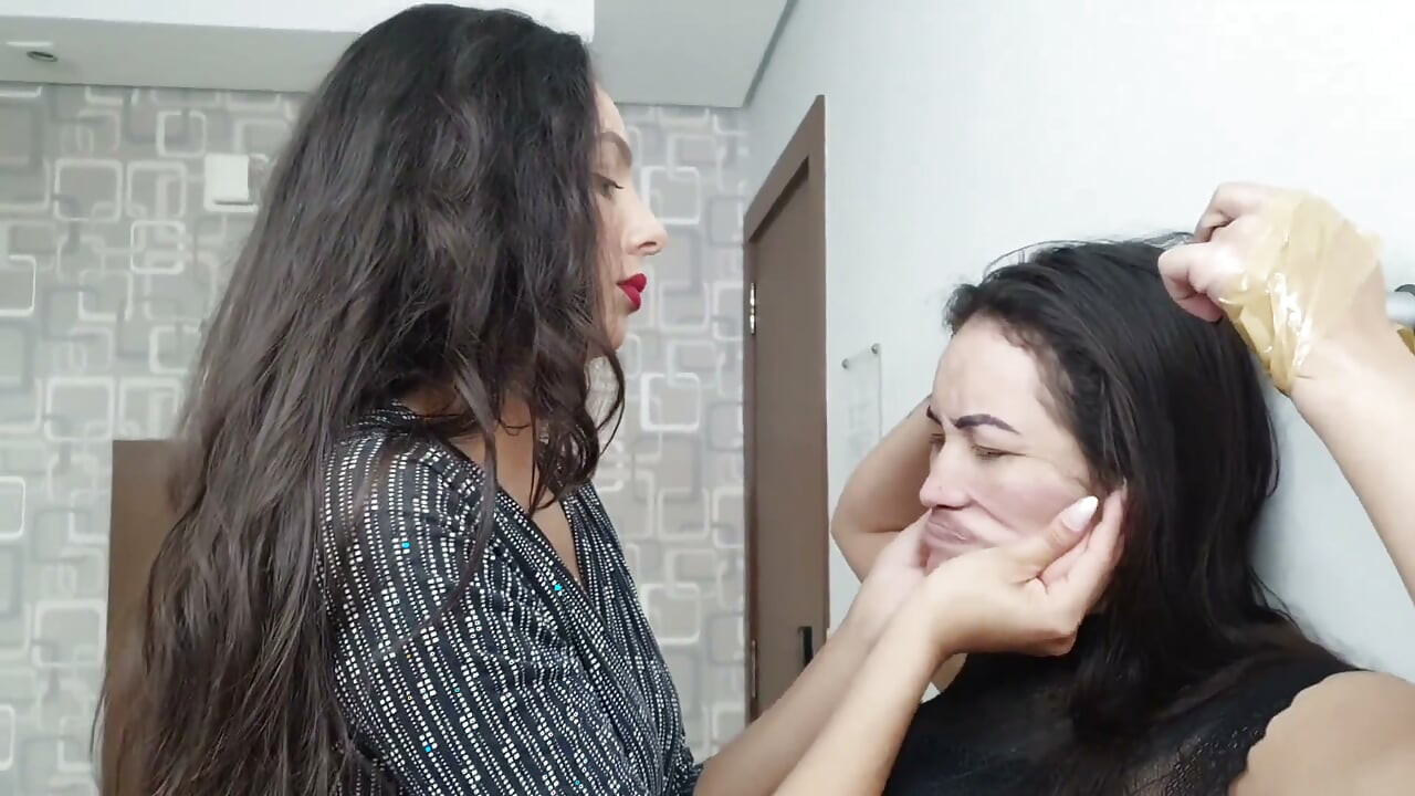 Hands Squeezing Extreme - the Sexy Hands and the Powerful Face Massage