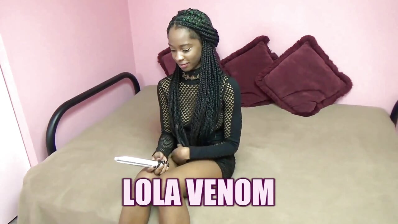 Lola Venom sticks a toy in her young twat