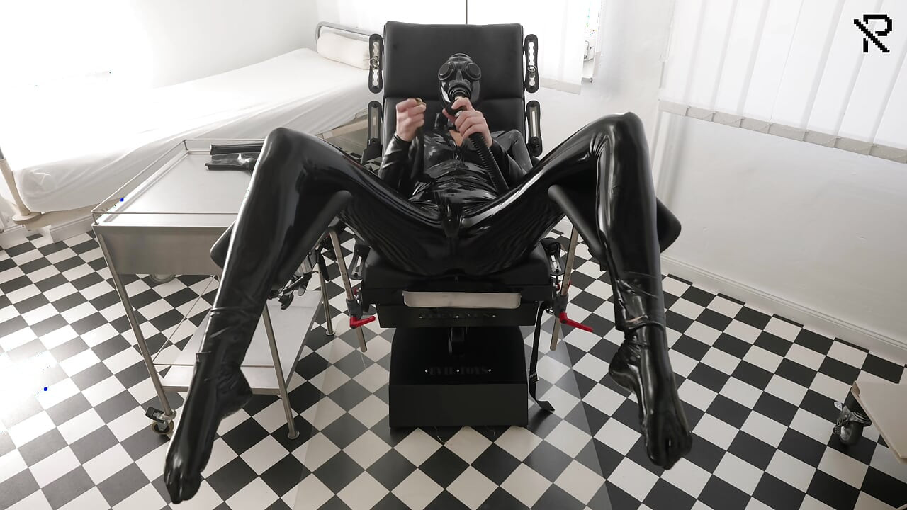 Solo Gasmask Games in the Rubber Clinic Part One