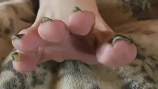 Goode Girl Gives Body Worship JOI