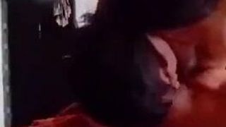 भारतीय लड़की और लड़का कर रही घपा गप