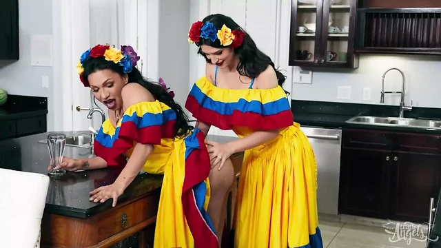 TRANS ANGELS - Glam Queens Zariah Aura And Jessy Dubai Trade Deepthroats And Hard Pounding