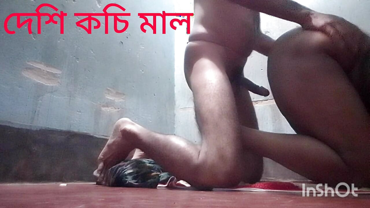 Bengali Nas bersendirian dan keluar seberapa banyak yang dia mahu dan kemudian memerah susunya.
