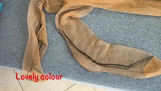 Mrs Mature Feet bersiap-siap untuk pengunjung 400