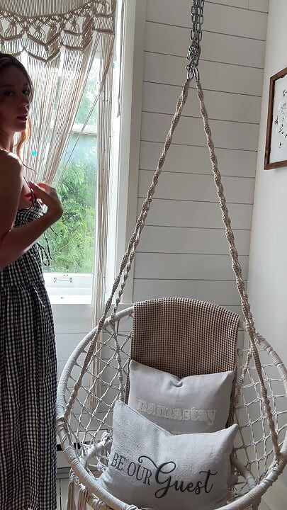 Distracție în scaunul swinger! Orgasm dur!