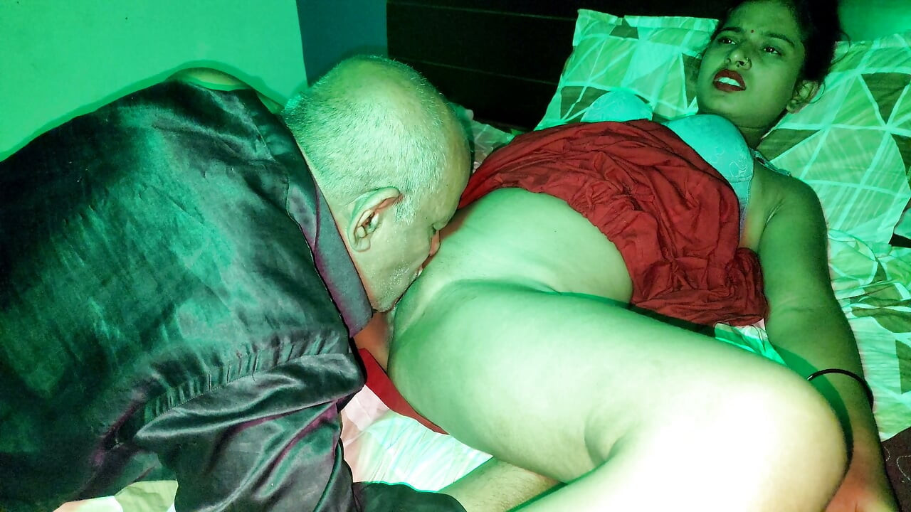 Hot Desi Indian Girl Injoy Sex In Dremy Night With Old Man Video