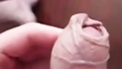 Cum içinde onun çok uzun sünnet derisi